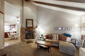 TV, fireplace, stereo