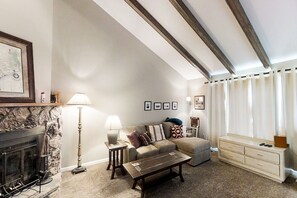 TV, fireplace, stereo