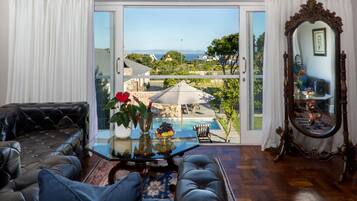 Premier Suite | Living room | Plasma TV