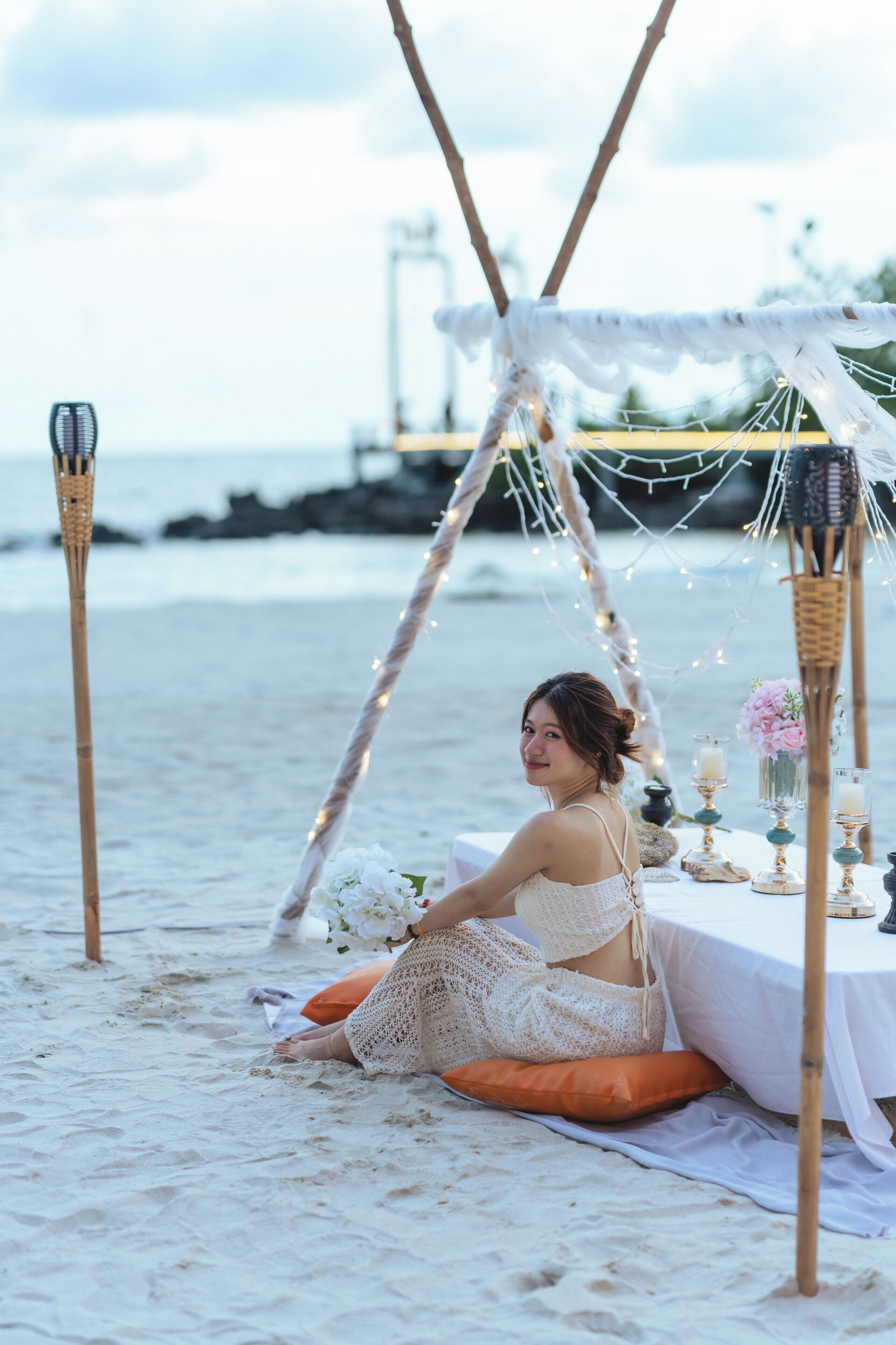 Plage privée, chaises longues, parasols, serviettes de plage