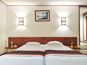Deluxe Double or Twin Room | In-room safe, desk, free WiFi, bed sheets - The Cipaku Garden Hotel (Bandung)