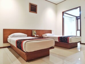 Chambre Supérieure avec lits jumeaux | Coffres-forts dans les chambres, bureau, Wi-Fi gratuit, draps fournis