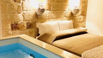 1 habitación, minibar, decoración personalizada y escritorio