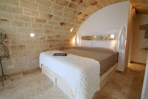 Superior Double Room, 1 King Bed, Sea View | Minibar, individually decorated, desk, laptop workspace - Miramare (Monopoli)