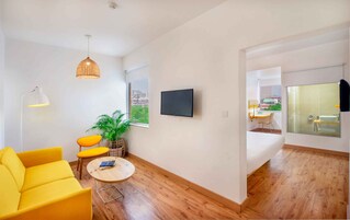 Pengeskab på værelset, skrivebord, gratis Wi-Fi, sengetøj