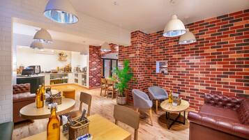 Petit déjeuner buffet servi tous les jours en supplément