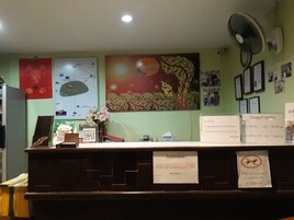A reception desk with a sign indicating a 500 baht fee for pets.