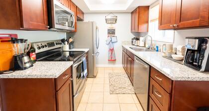 Appartement 2BR confortable et lumineux avec cour clÎturée prÚs de Washington Square