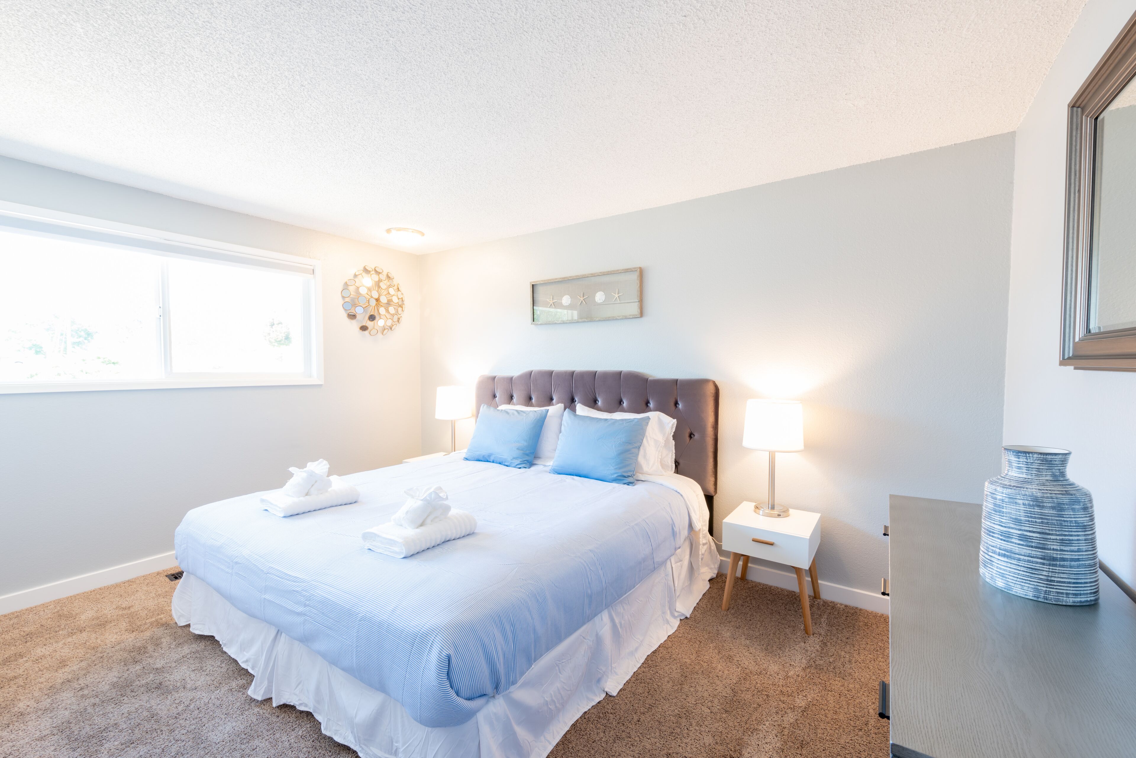 2 bedrooms, iron/ironing board, WiFi, bed sheets