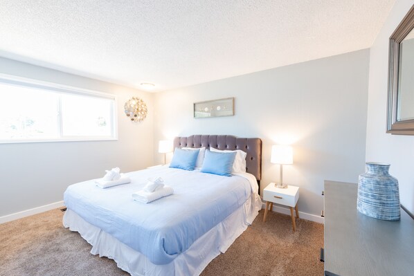 2 bedrooms, iron/ironing board, WiFi, bed sheets