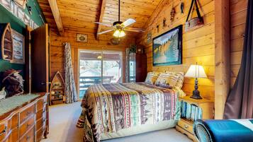 2 bedrooms, iron/ironing board, free Internet, bed sheets