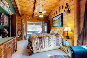 2 bedrooms, iron/ironing board, free internet, bed sheets - Charming cabin with WiFi & fireplace - easy access to lake & attractions (Pagosa Springs)
