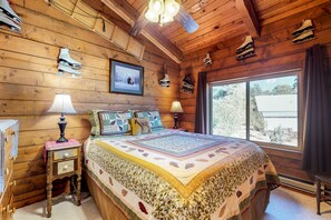 2 bedrooms, iron/ironing board, free Internet, bed sheets