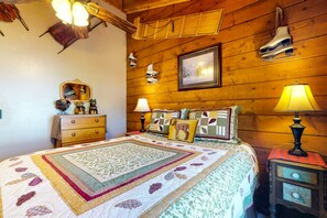 2 bedrooms, iron/ironing board, free internet, bed sheets