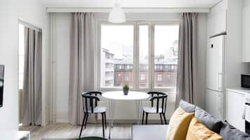 Standard Apartment, 1 Bedroom, Balcony | In-room dining
