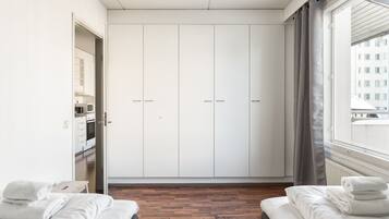 Businesshuoneisto, 1 makuuhuone, parveke | Pimennysverhot, äänieristys, silitysrauta/-lauta, ilmainen Wi-Fi