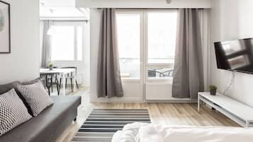 Perhehuoneisto, 1 makuuhuone, parveke | Oleskelualue | Älytelevisio