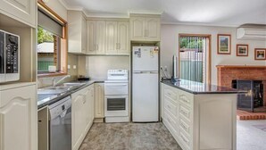 Fridge, microwave, oven, toaster - Camelia Place, Bright (Bright)