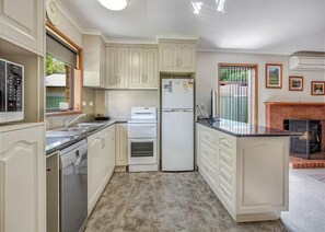 Fridge, microwave, oven, toaster - Camelia Place, Bright (Bright)