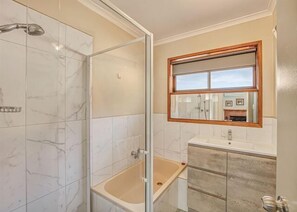 Towels - Camelia Place, Bright (Bright)