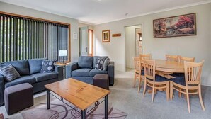 TV - Camelia Place, Bright (Bright)