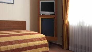 Standard Single Room | In-room safe, soundproofing, free WiFi