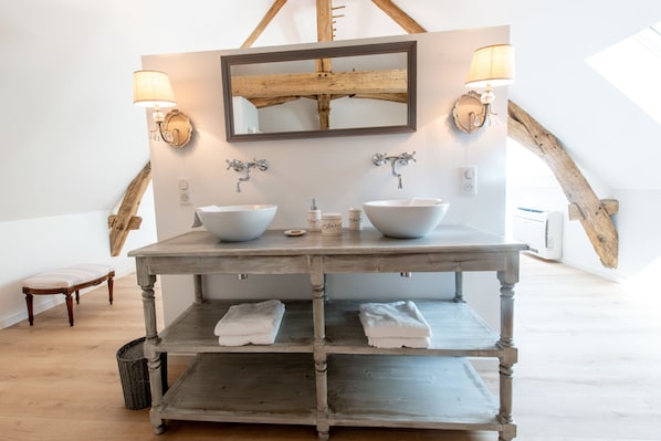 高級雙人房 (Le Paravent) | 浴室洗手台