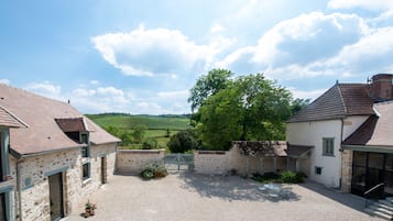 Suite (La Montée des Vignes) | Courtyard