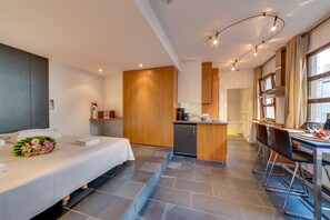 1 bedroom, desk, iron/ironing board, free cots/infant beds - EUROPEA Residence Grande Place Brussels (Brussels)