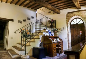 Interior entrance - Agriturismo Casale dei Frontini (Todi)