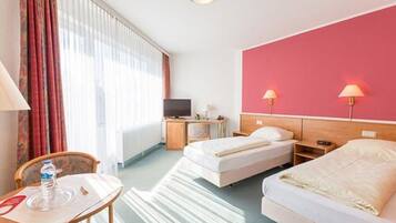 Apartment, 1 Bedroom, Kitchen | Minibar, in-room safe, desk, rollaway beds