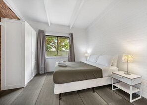 6 bedrooms, iron/ironing board