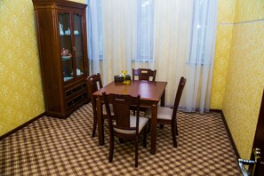 Apartment, 1 Double Bed | Private kitchenette