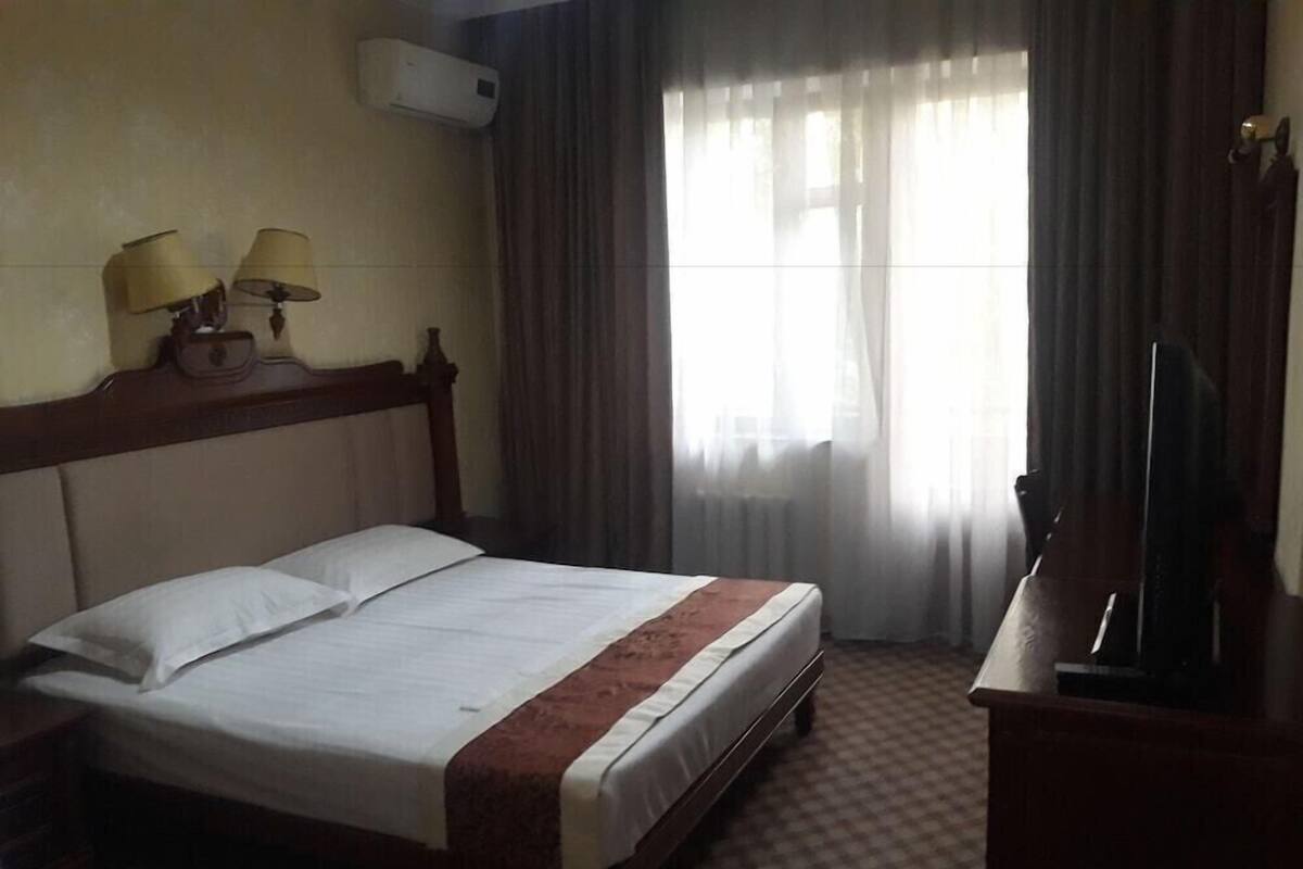 Junior Room | In-room safe, desk, laptop workspace, free WiFi