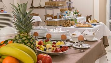 Free daily buffet breakfast