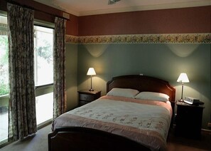 4 bedrooms, iron/ironing board