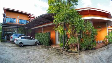 Parkir mandiri gratis