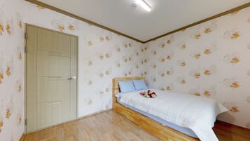 Quarto standard | Área de estar | TV de tela plana 42 polegadas com canais a cabo, TV, pisos aquecidos