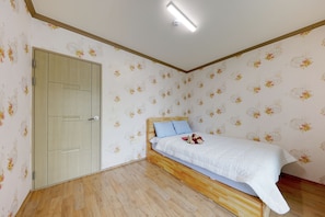 Standard Room | Living area - Taehwa Pension (Gangneung)
