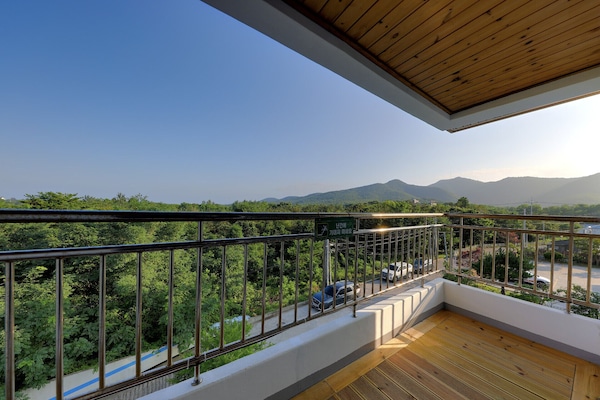 Traditional Room (Ondol) | Living room | 42-inch flat-screen TV with cable channels, TV, heated floors