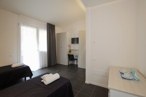 Double or Twin Room | In-room safe, individually furnished, desk, blackout drapes - Residence Città Ideale (Urbino)