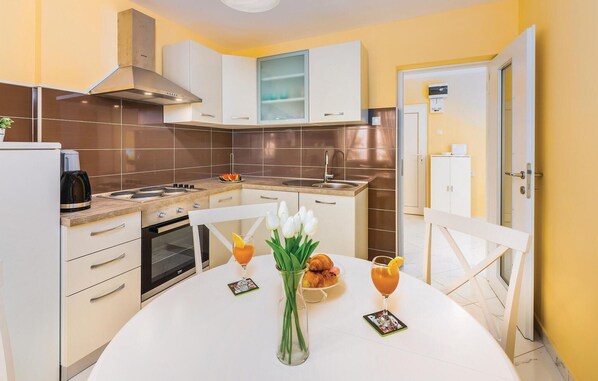 Fridge, stovetop, dishwasher, coffee/tea maker