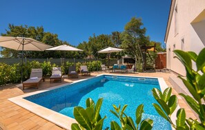 Pool - Pet friendly home in Kras (Kras)