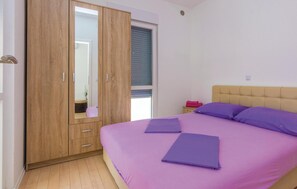 1 bedroom, free WiFi, bed sheets