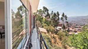 A balcony with a view of a cityscape and surrounding greenery. - Amazing view in Cusco (Cusco)