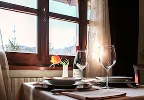 Dinner served - Le Stanze della Musica (Borgomale)