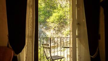 Double Room, 1 Katil Ratu (Queen), Non Smoking, Balcony (Beethoven ) | Balkoni