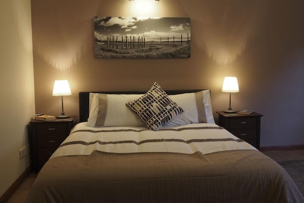 Deluxe Double Room, Bathtub | Meja, ruang kerja komputer riba, seterika/papan seterika, Wi-fi percuma