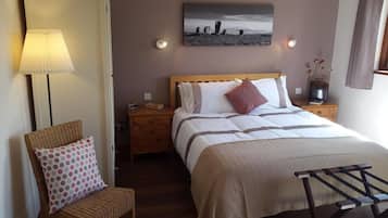 Deluxe Double Room | 1 bedroom, desk, laptop workspace, iron/ironing board