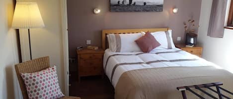 Habitación Deluxe doble | Escritorio y espacio para trabajar con un portátil